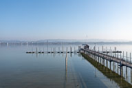Bootssteg in Iznang mit Blick auf Radolfzell und den Zeller See 2019-03-30_02-48-36_HMR0898.jpg