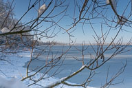 Eis auf dem Zeller See mit dem Mooser Damm im Hintergrund 2021-01-15_14-25-11_HMR6052.jpg