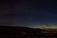 Jupiter, Venus und Mond über den Schiener Bergen 2023-02-21_20-05-49_HMR3040.jpg