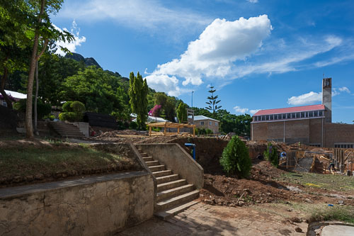 Hier wird Tag und Nacht an einem Wirtschaftsgebäude gearbeitet. 2023-10-31_14-30-27__Z726905.jpg