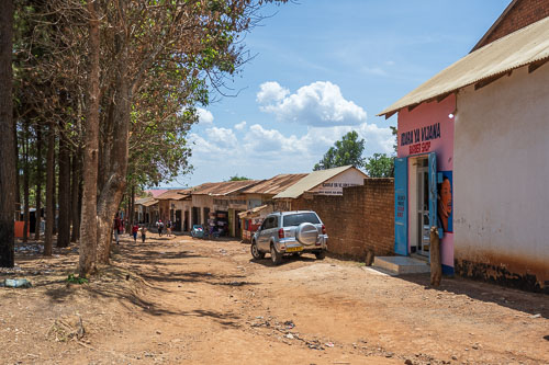 Auf der Fahrt von Sumbawanga nach Mbeya machen wir einen Zwischenstopp in Tunduma 2023-11-02_12-10-57__Z727036.jpg